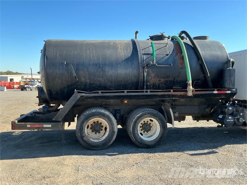 Freightliner FL70 6x4 Vacuum Tanker Truck Комбі/Вакуумні вантажівки