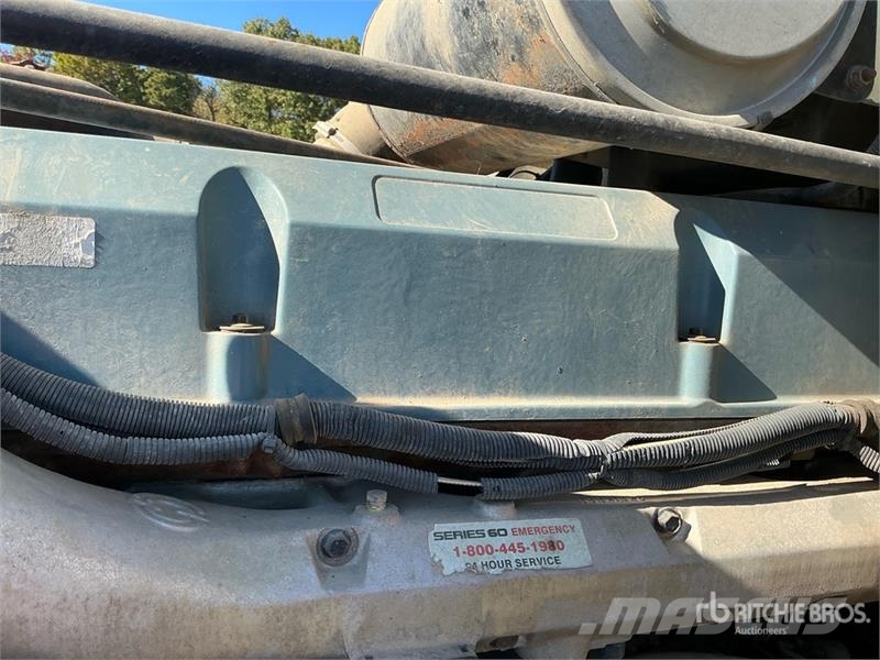 Freightliner FL70 6x4 Vacuum Tanker Truck Комбі/Вакуумні вантажівки