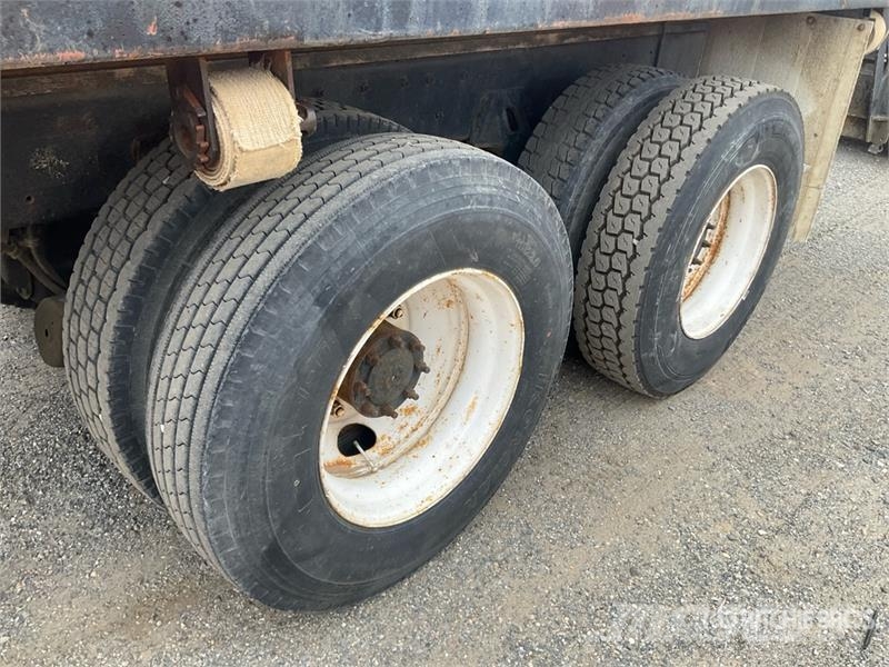 Freightliner FL80 Flatbed Truck (Glider Kit) Tovornjaki s kesonom/platojem