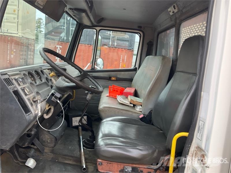 Freightliner FL80 Flatbed Truck (Glider Kit) Tovornjaki s kesonom/platojem