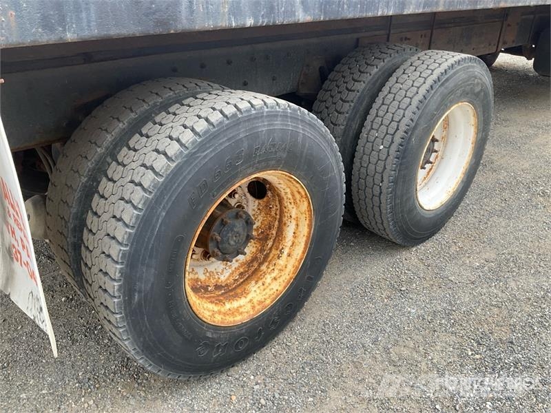 Freightliner FL80 Flatbed Truck (Glider Kit) Tovornjaki s kesonom/platojem