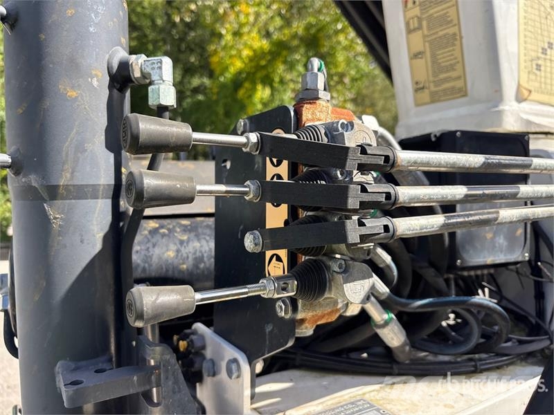 Freightliner IMT 2310 RCS K3 15366 lb Knuckle Boom on Freightl Crane trucks