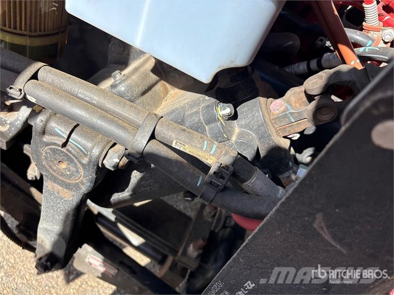 Freightliner IMT 2310 RCS K3 15366 lb Knuckle Boom on Freightl شاحنات الرافعات