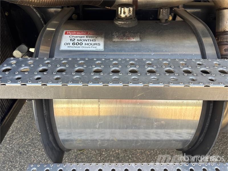 Freightliner IMT 2310 RCS K3 15366 lb Knuckle Boom on Freightl Crane trucks