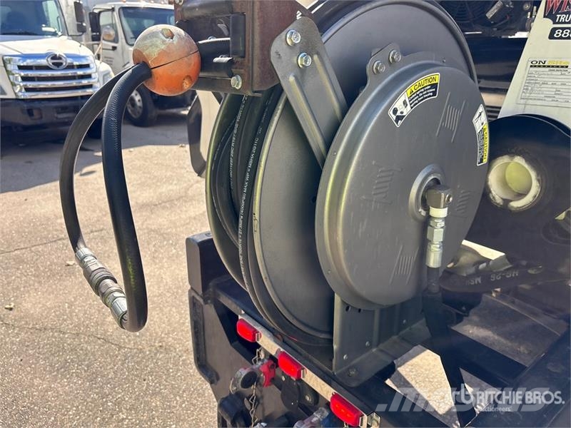 Freightliner IMT 2310 RCS K3 15366 lb Knuckle Boom on Freightl Crane trucks