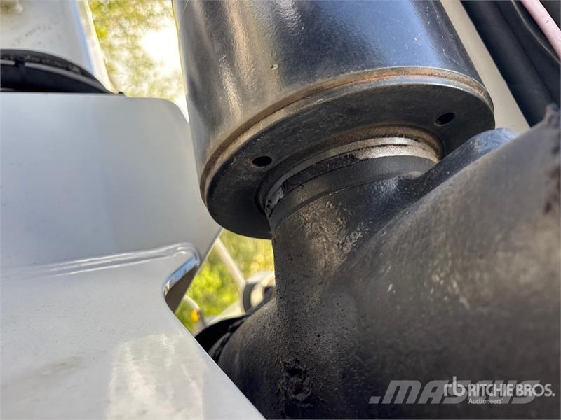 Freightliner IMT 2310 RCS K3 15366 lb Knuckle Boom on Freightl Crane trucks