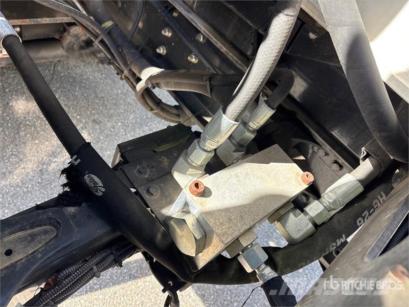Freightliner IMT 2310 RCS K3 15366 lb Knuckle Boom on Freightl Crane trucks