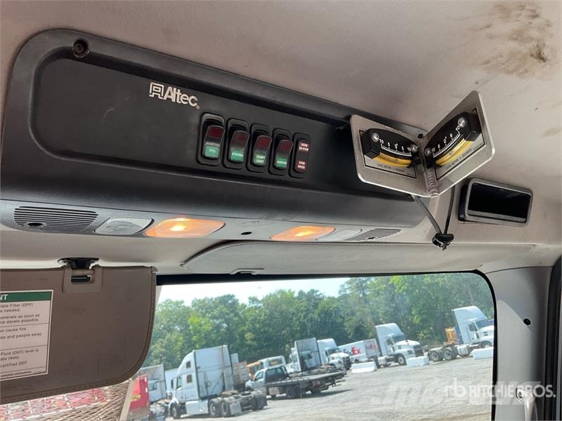 Freightliner M2 106 Bilmontert lift