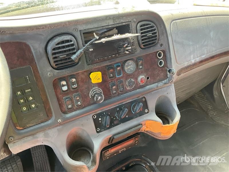 Freightliner M2 106 Грузовики-Рефрижераторы