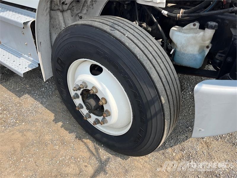 Freightliner M2 106 Isotermos y frigoríficos