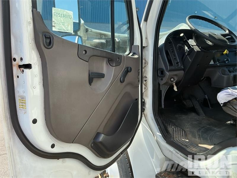 Freightliner M2 106 Camion Fourgon