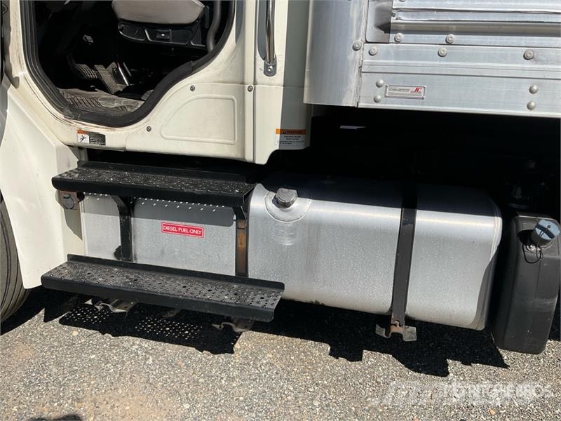 Freightliner M2 106 Furgoonautod