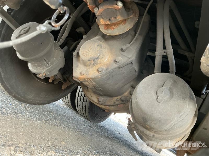 Freightliner M2 106 Вантажівки-платформи/бокове розвантаження