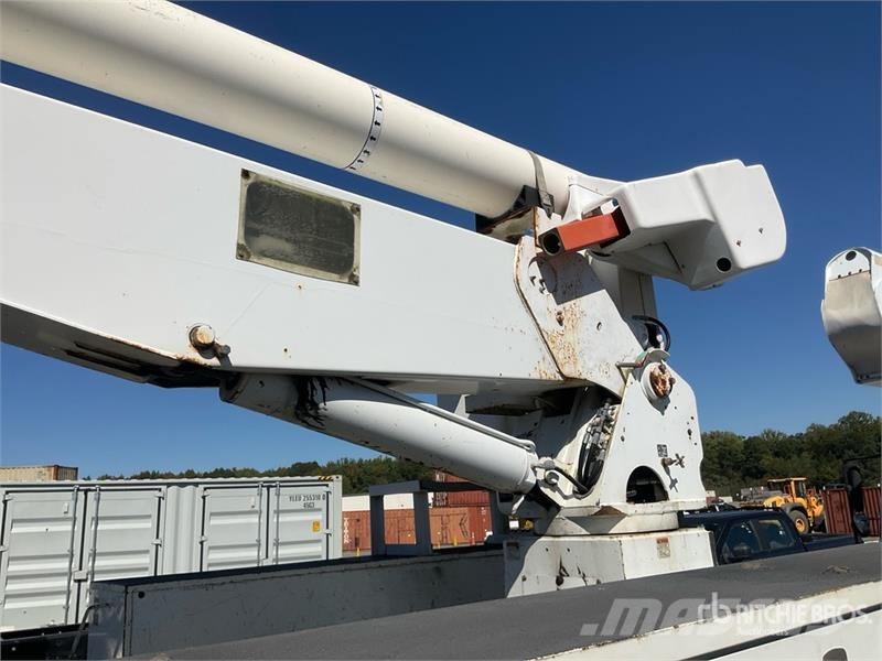 Freightliner M2 106 Truck mounted platforms