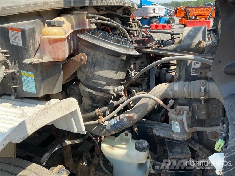 Freightliner M2 106 Bilmontert lift