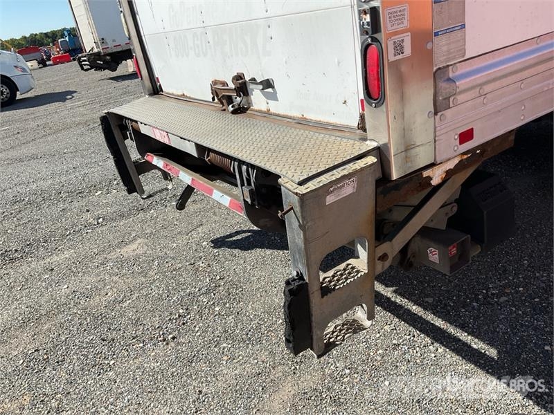 Freightliner M2 106 Furgoonautod