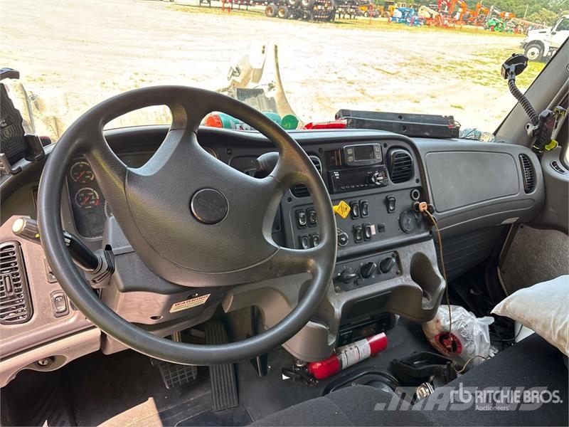 Freightliner M2 106 Isotermos y frigoríficos