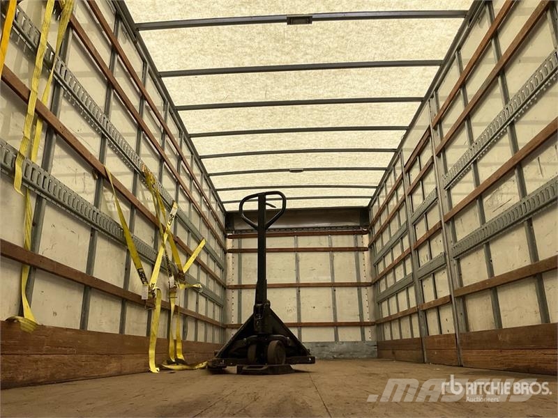 Freightliner M2 106 Kofferaufbau