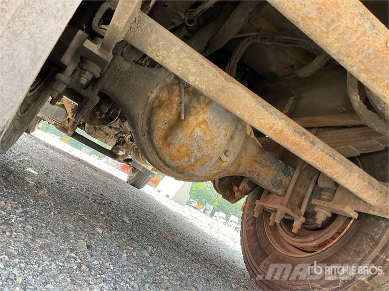 Freightliner M2 106 Bilmontert lift