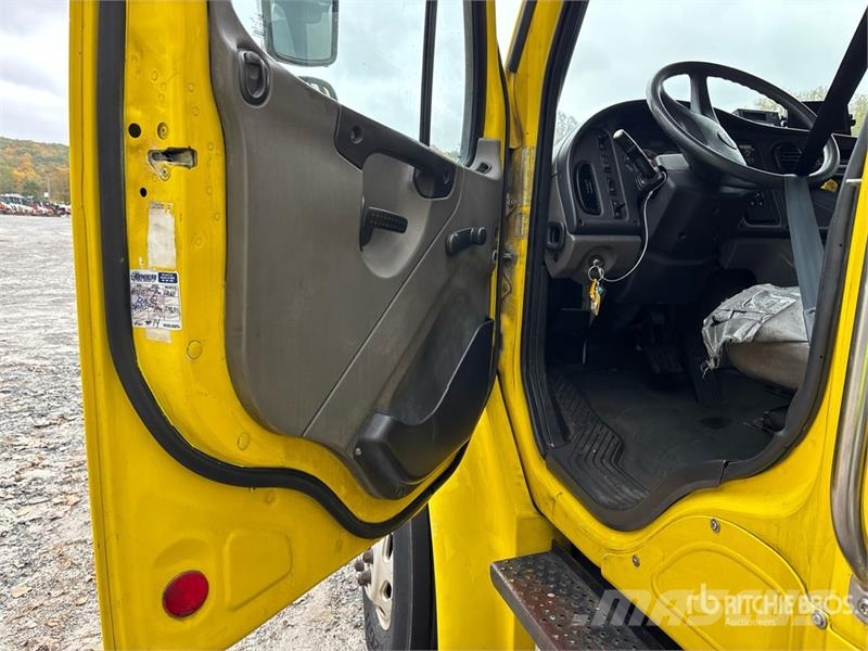 Freightliner M2 106 Рефрижератори