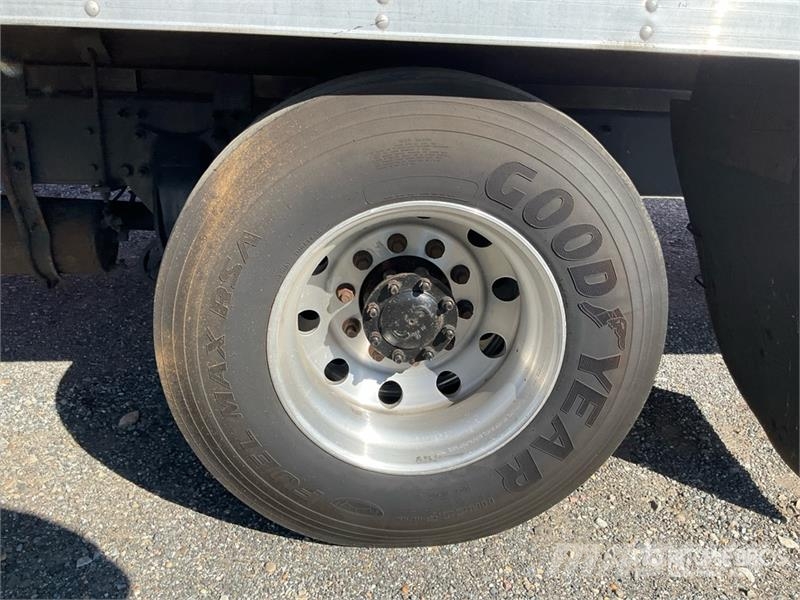 Freightliner M2 106 Furgoonautod