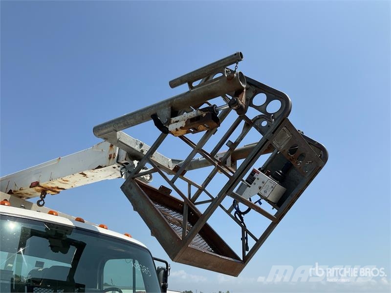 Freightliner M2 106 Bilmontert lift