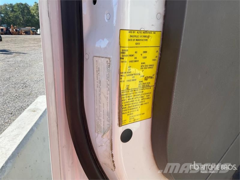 Freightliner M2 106 Truck mounted platforms