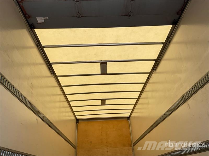 Freightliner M2 106 Каросерии