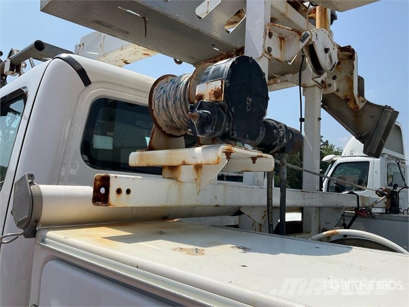 Freightliner M2 106 Bilmontert lift
