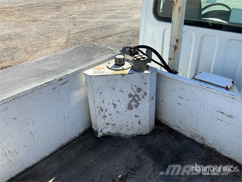 Freightliner M2 106 Truck mounted platforms