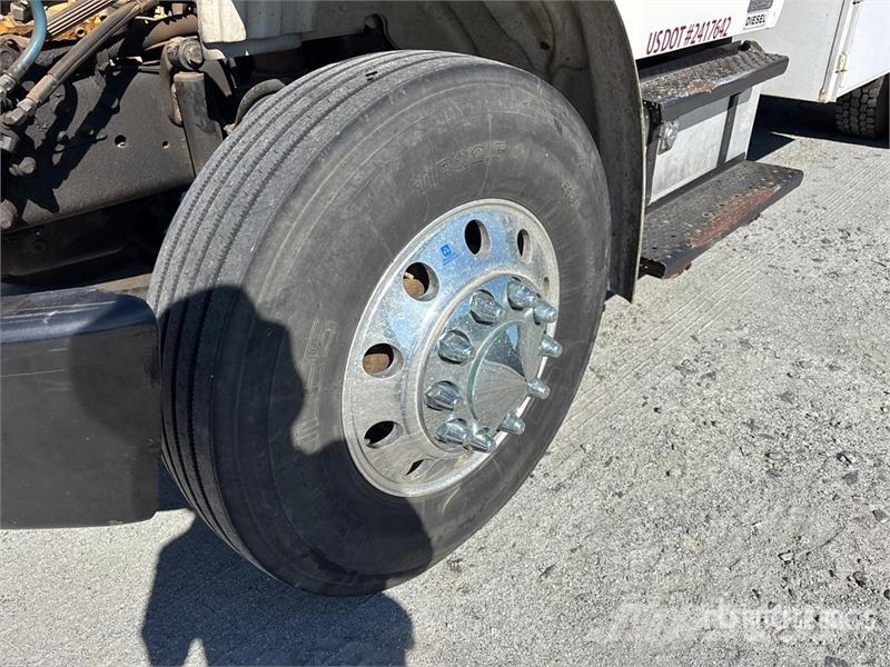 Freightliner M2 106 Camion pour copeaux de bois