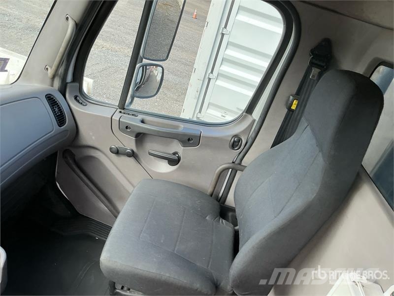 Freightliner M2 106 Вантажівки-платформи/бокове розвантаження