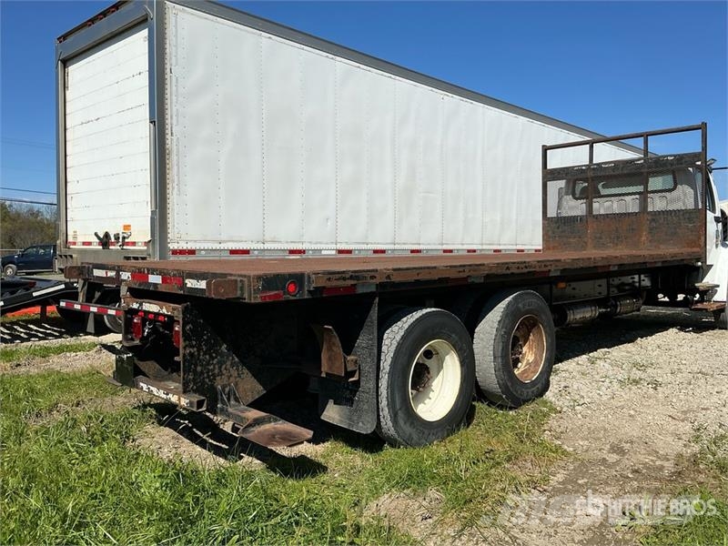 Freightliner M2 106 Tovornjaki s kesonom/platojem