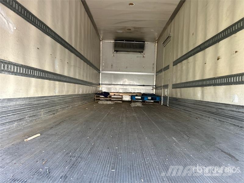 Freightliner M2 106 Külmikautod