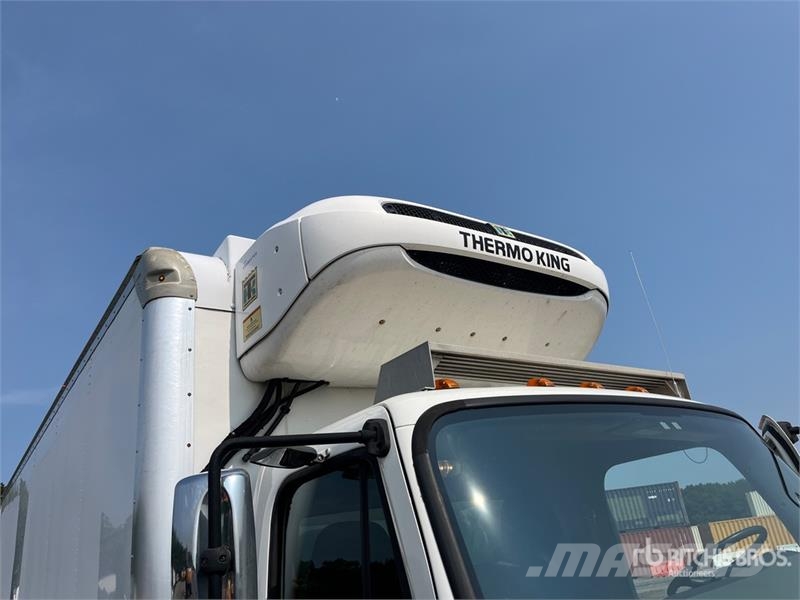 Freightliner M2 106 Isotermos y frigoríficos