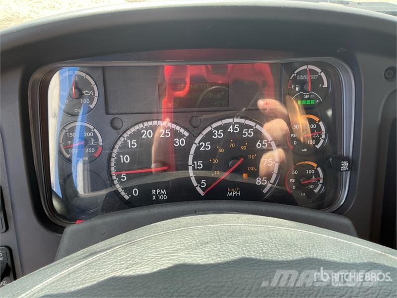 Freightliner M2 106 Sanduk kamioni