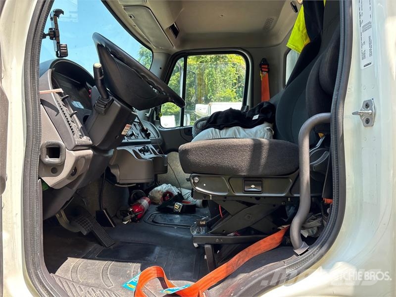 Freightliner M2 106 Isotermos y frigoríficos