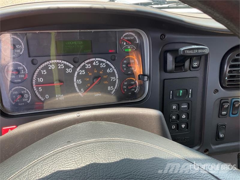 Freightliner M2 106 Bilmontert lift