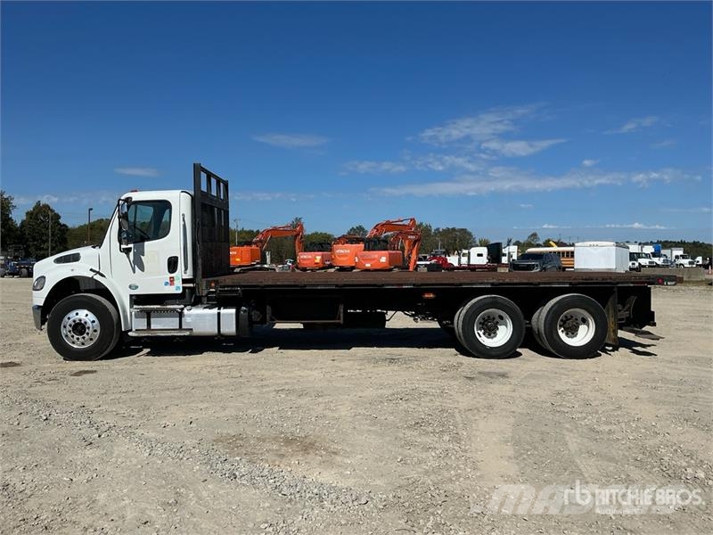 Freightliner M2 106 Tovornjaki s kesonom/platojem