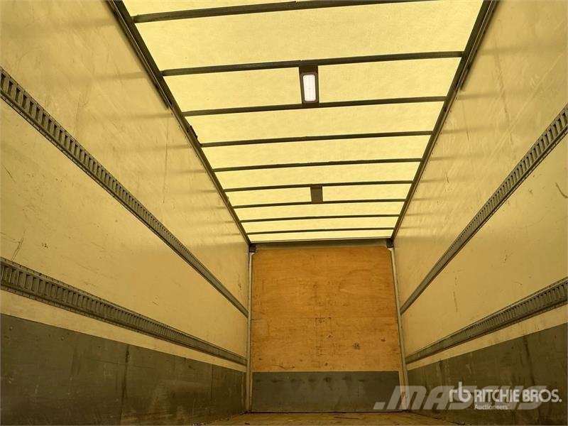 Freightliner M2 106 Sanduk kamioni