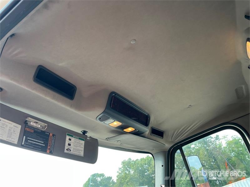 Freightliner M2 106 Isotermos y frigoríficos