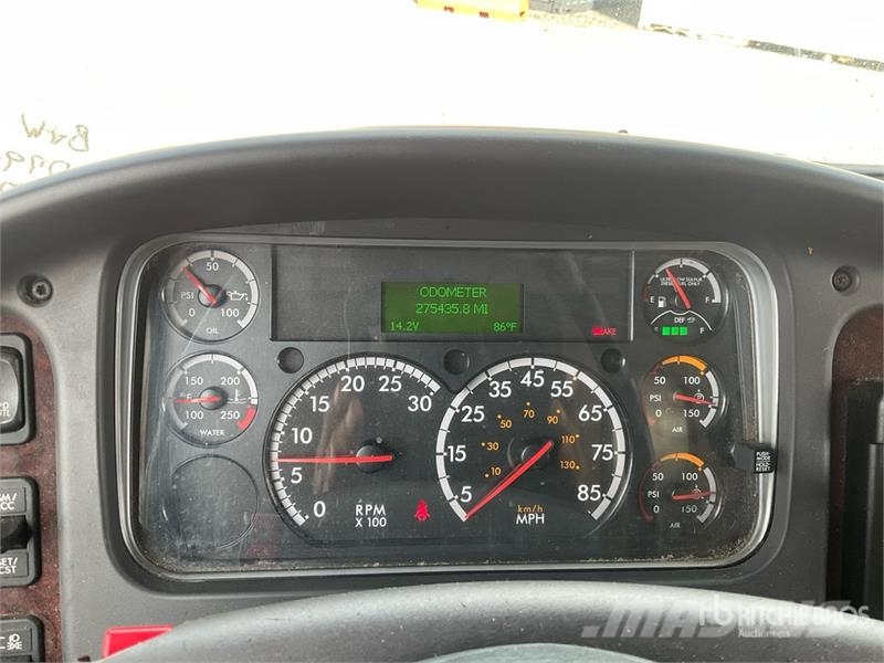 Freightliner M2 106 Skriňová nadstavba
