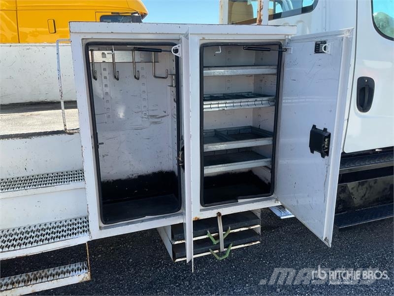 Freightliner M2 106 Truck mounted platforms