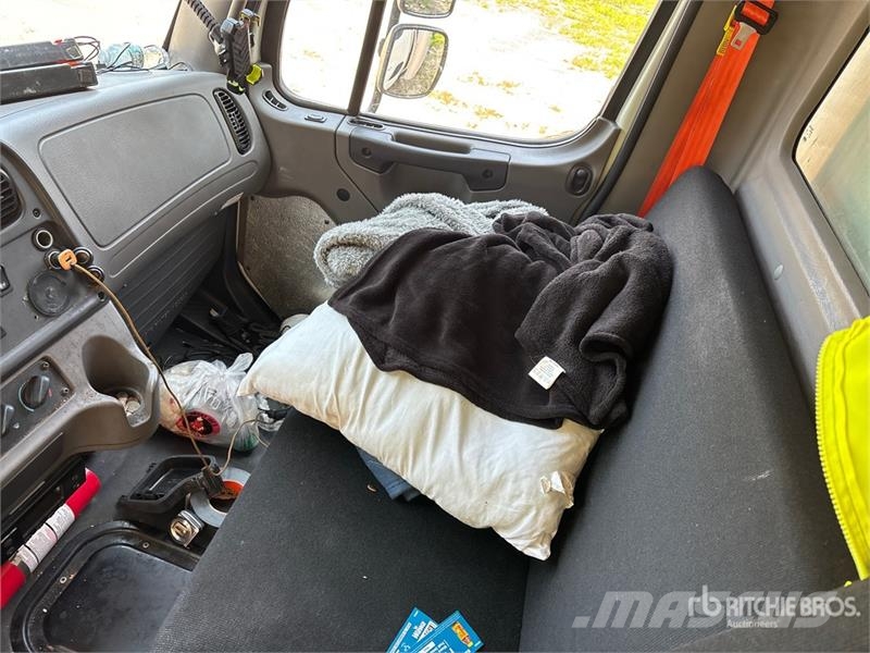 Freightliner M2 106 Isotermos y frigoríficos