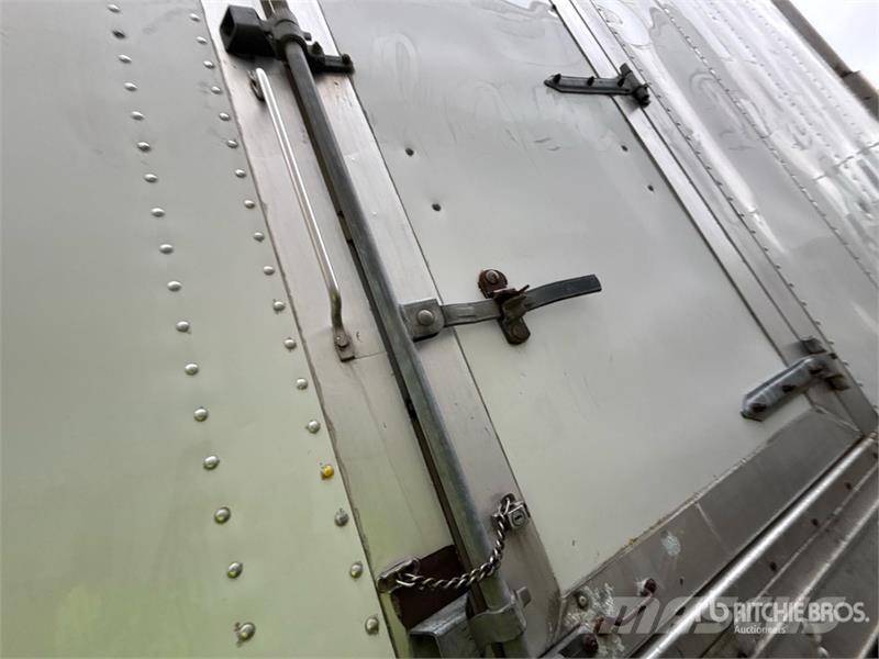 Freightliner M2 106 Рефрижератори
