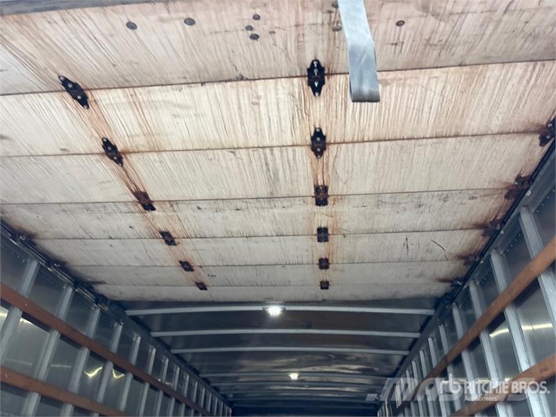 Freightliner M2 106 Kapali kasa kamyonlar