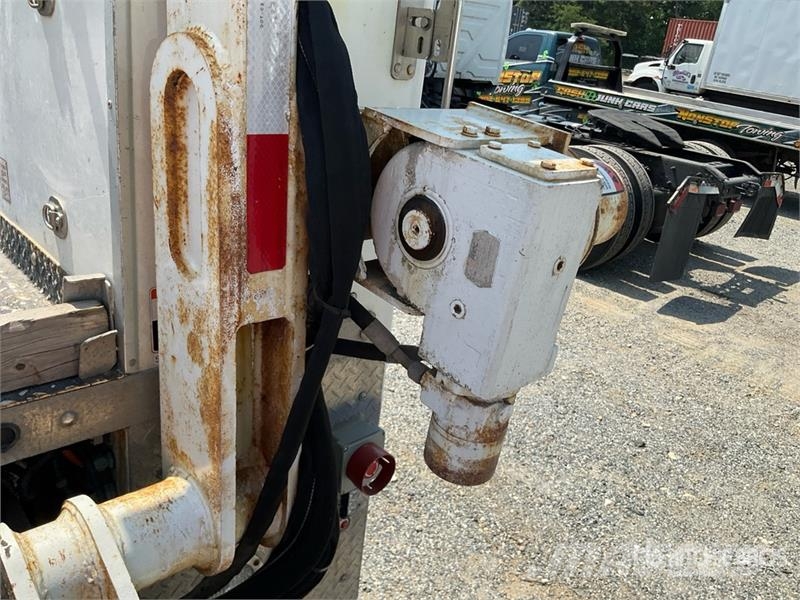 Freightliner M2 106 Bilmontert lift