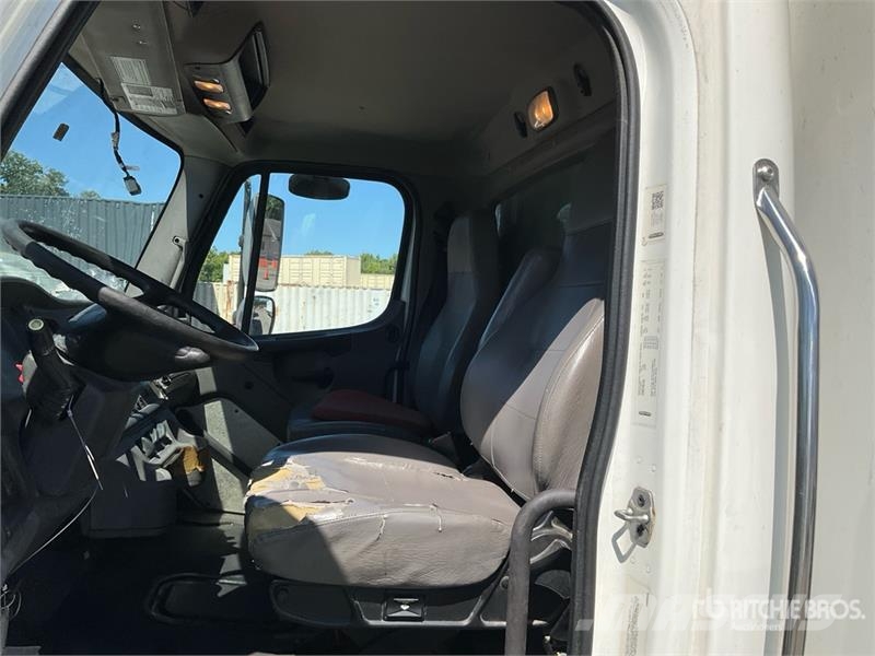 Freightliner M2 106 Грузовики-Рефрижераторы