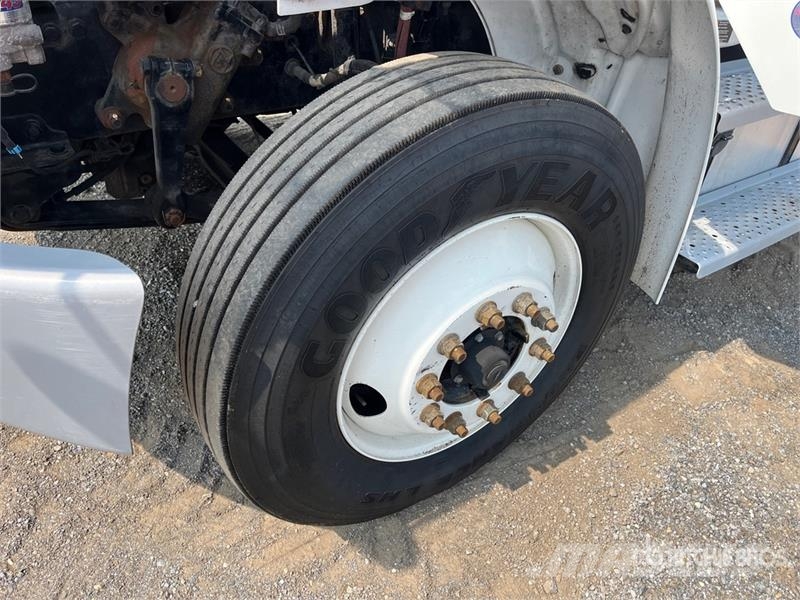 Freightliner M2 106 Isotermos y frigoríficos