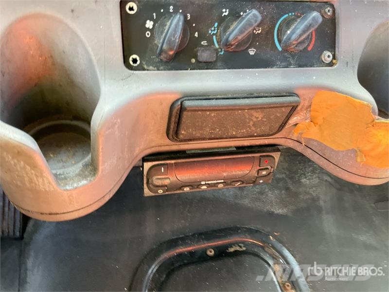 Freightliner M2 106 Kravas automašīnas - refrižeratori